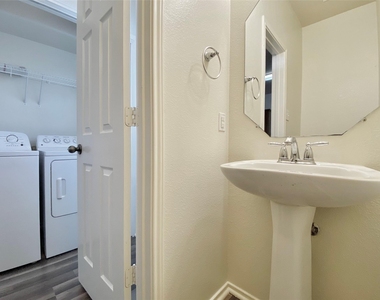 18524 Mammoth Cave Blvd - Photo Thumbnail 14
