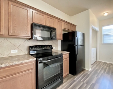 18524 Mammoth Cave Blvd - Photo Thumbnail 8