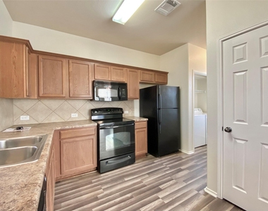 18524 Mammoth Cave Blvd - Photo Thumbnail 10