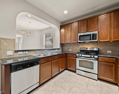 1310 W Parmer Ln - Photo Thumbnail 3