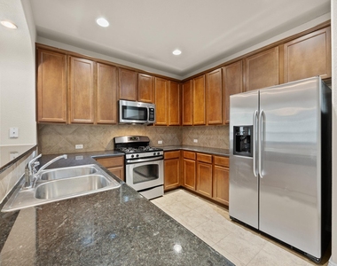 1310 W Parmer Ln - Photo Thumbnail 2