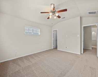 1310 W Parmer Ln - Photo Thumbnail 15