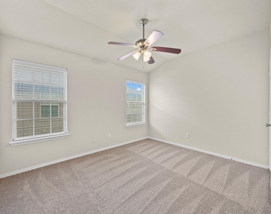 1310 W Parmer Ln - Photo Thumbnail 16