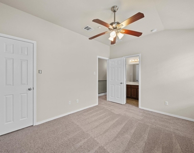 1310 W Parmer Ln - Photo Thumbnail 17