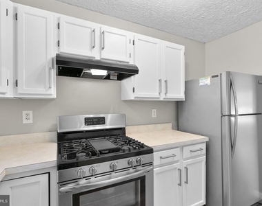 1043 Debbie Avenue - Photo Thumbnail 15