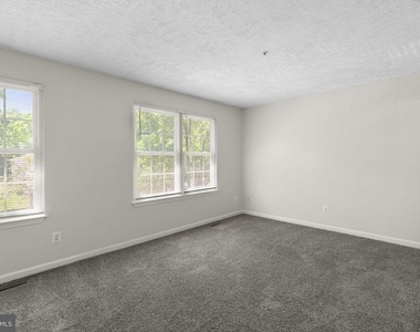 1043 Debbie Avenue - Photo Thumbnail 16