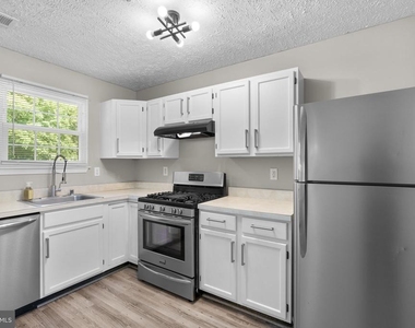 1043 Debbie Avenue - Photo Thumbnail 11