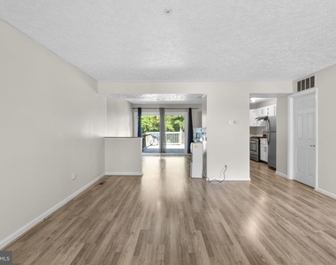 1043 Debbie Avenue - Photo Thumbnail 2