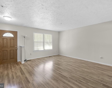 1043 Debbie Avenue - Photo Thumbnail 5