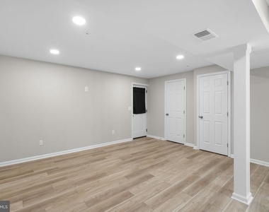 1043 Debbie Avenue - Photo Thumbnail 31