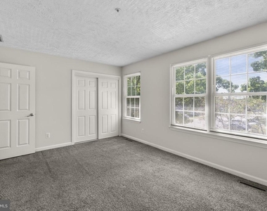 1043 Debbie Avenue - Photo Thumbnail 19