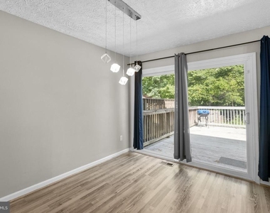 1043 Debbie Avenue - Photo Thumbnail 6
