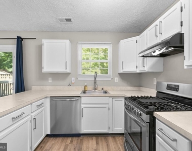 1043 Debbie Avenue - Photo Thumbnail 12