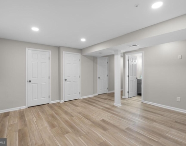 1043 Debbie Avenue - Photo Thumbnail 32