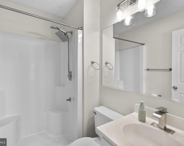 1043 Debbie Avenue - Photo Thumbnail 20