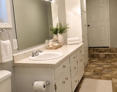 902 N Wall St - Photo Thumbnail 7
