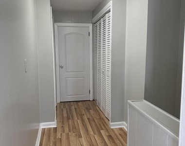 227 S Durham Street S - Photo Thumbnail 9