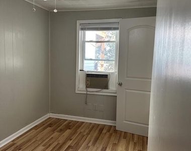 227 S Durham Street S - Photo Thumbnail 11