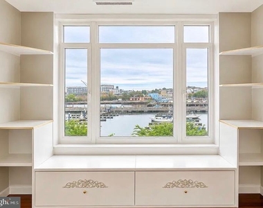 100 Harborview Drive - Photo Thumbnail 18