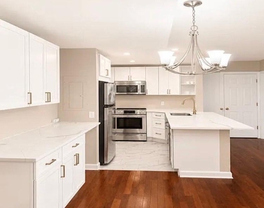 100 Harborview Drive - Photo Thumbnail 7