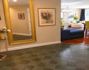 100 Harborview Drive - Photo Thumbnail 4
