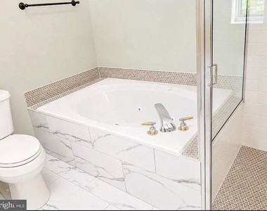 100 Harborview Drive - Photo Thumbnail 16
