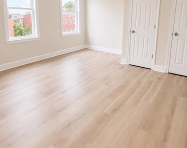 1433 W Lombard Street - Photo Thumbnail 2