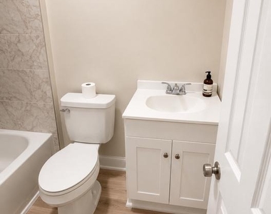 1433 W Lombard Street - Photo Thumbnail 8