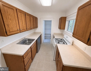 506 Cedarcroft Road - Photo Thumbnail 4