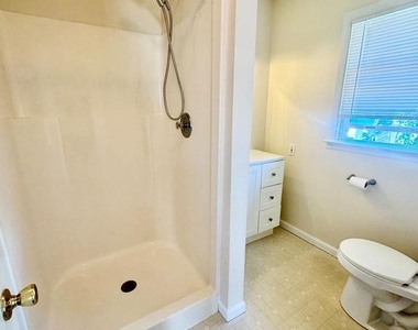 4740 Frederick Avenue - Photo Thumbnail 12