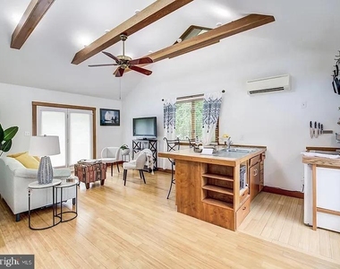 1121 Tyler Avenue - Photo Thumbnail 12