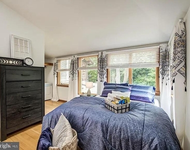 1121 Tyler Avenue - Photo Thumbnail 7