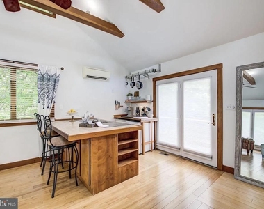 1121 Tyler Avenue - Photo Thumbnail 4