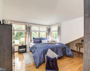 1121 Tyler Avenue - Photo Thumbnail 6