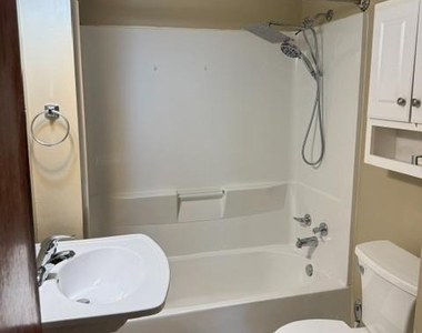 1807 Graywell Road - Photo Thumbnail 10