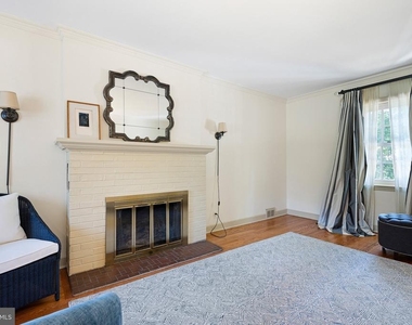 112 W Park Place - Photo Thumbnail 3