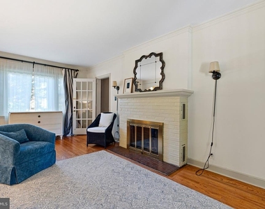 112 W Park Place - Photo Thumbnail 4