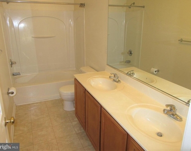 181 Gillespie Avenue - Photo Thumbnail 10