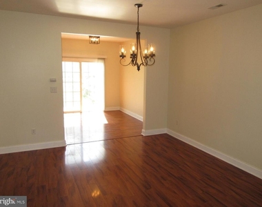 181 Gillespie Avenue - Photo Thumbnail 3