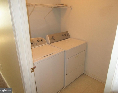 181 Gillespie Avenue - Photo Thumbnail 13