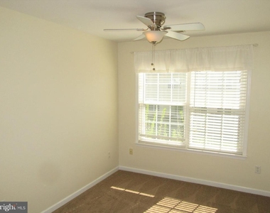 181 Gillespie Avenue - Photo Thumbnail 12