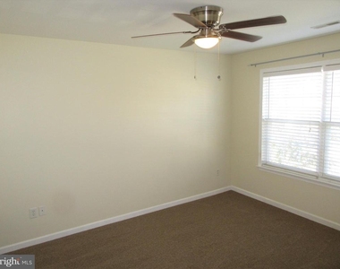 181 Gillespie Avenue - Photo Thumbnail 8