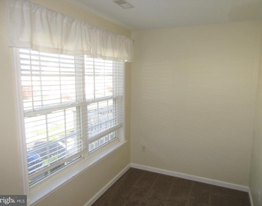 181 Gillespie Avenue - Photo Thumbnail 9