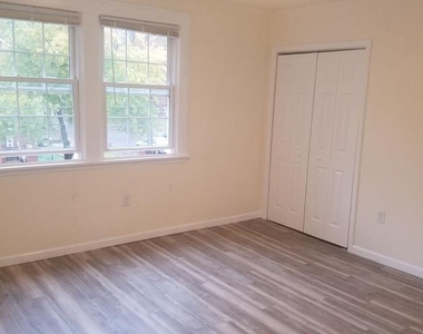 4630 Brooks Street Ne - Photo Thumbnail 9