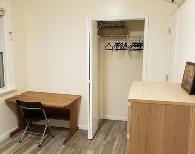 4630 Brooks Street Ne - Photo Thumbnail 7