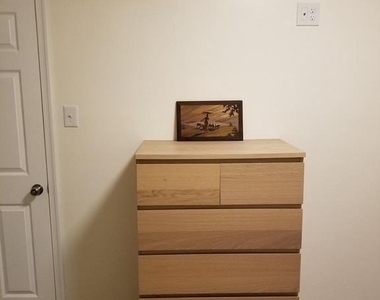 4630 Brooks Street Ne - Photo Thumbnail 8