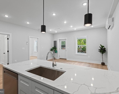 2236 40th Street Nw - Photo Thumbnail 5
