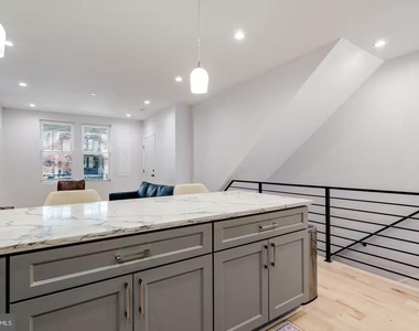 1331 Queen Street Ne - Photo Thumbnail 2