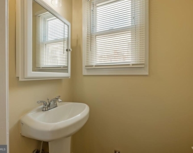 45 R Street Nw - Photo Thumbnail 9