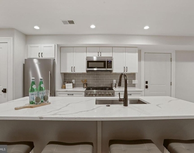 1310 Vermont Avenue Nw - Photo Thumbnail 10